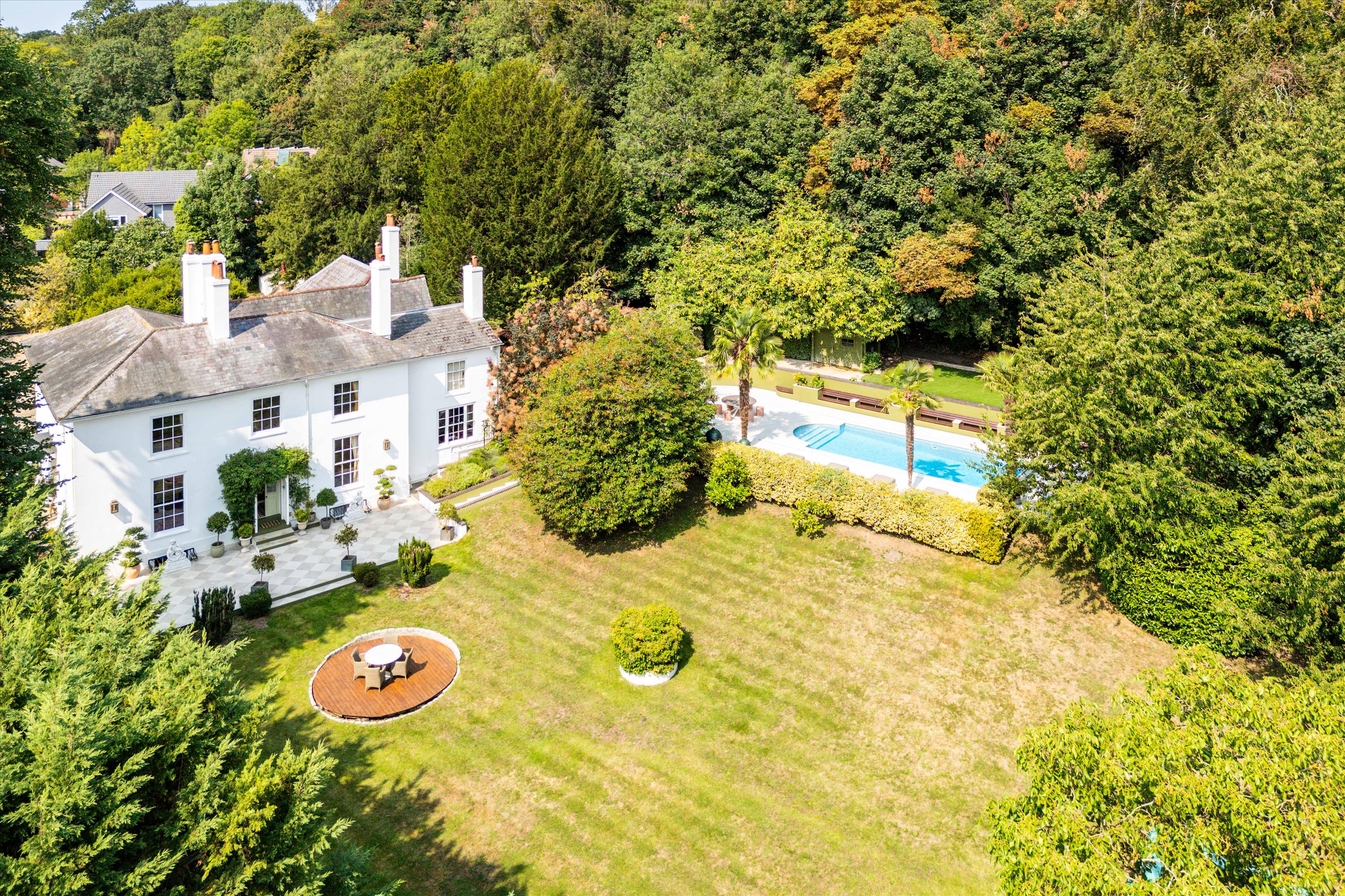 7 bedroom detached house for sale 0