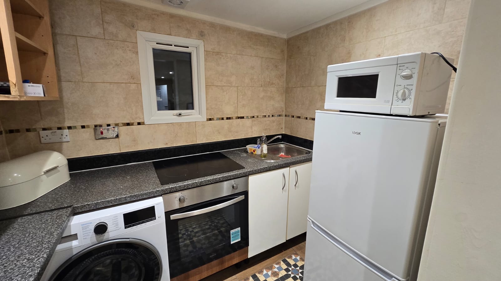 Dehar Crescent, London photo 5
