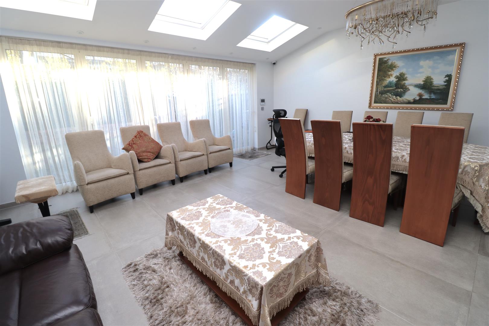 5 bedroom semi-detached house for sale 0