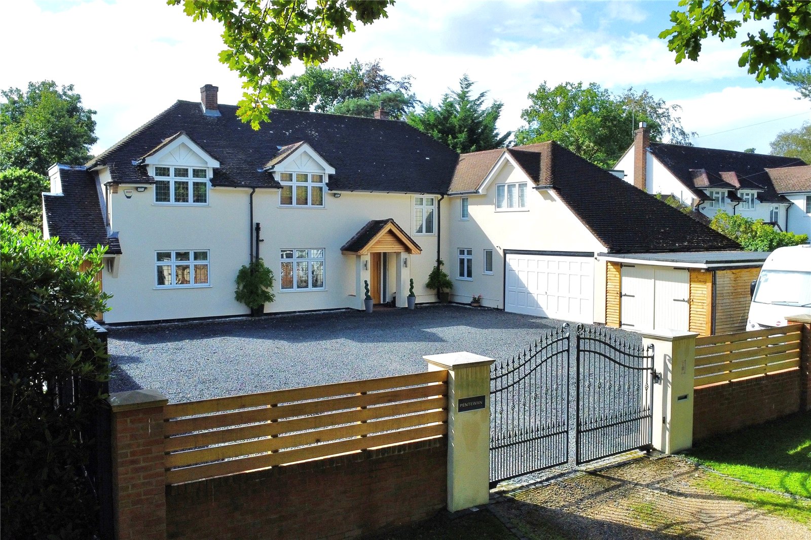 5 bedroom semi-detached house for sale