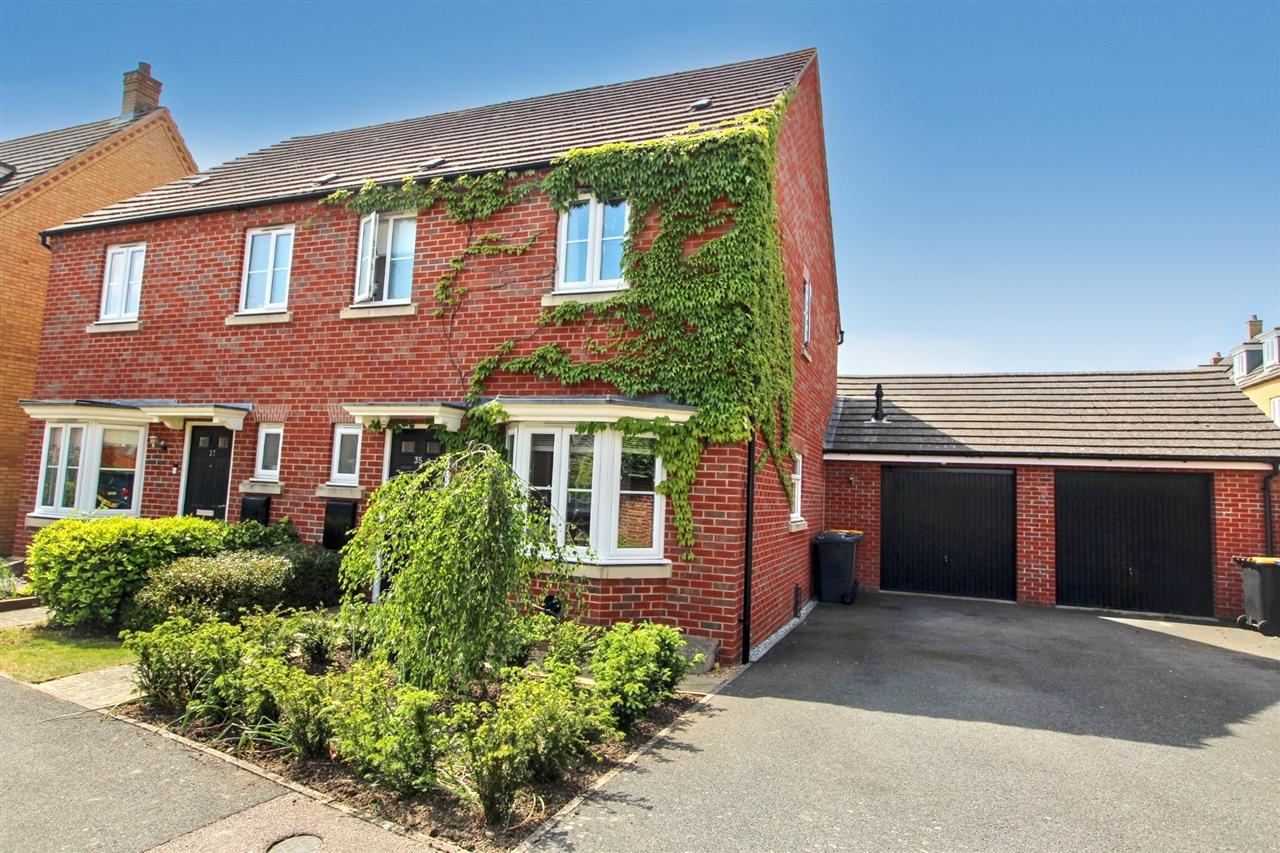 3 bed semi-detached house for sale