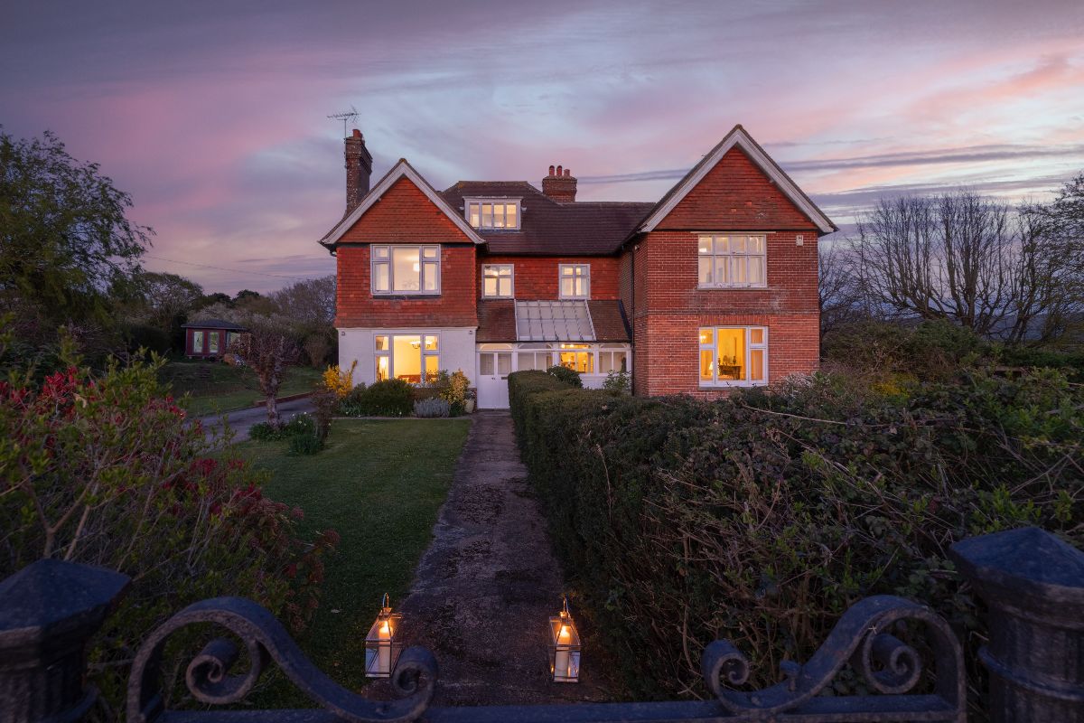 4 bedroom detached house for sale 0