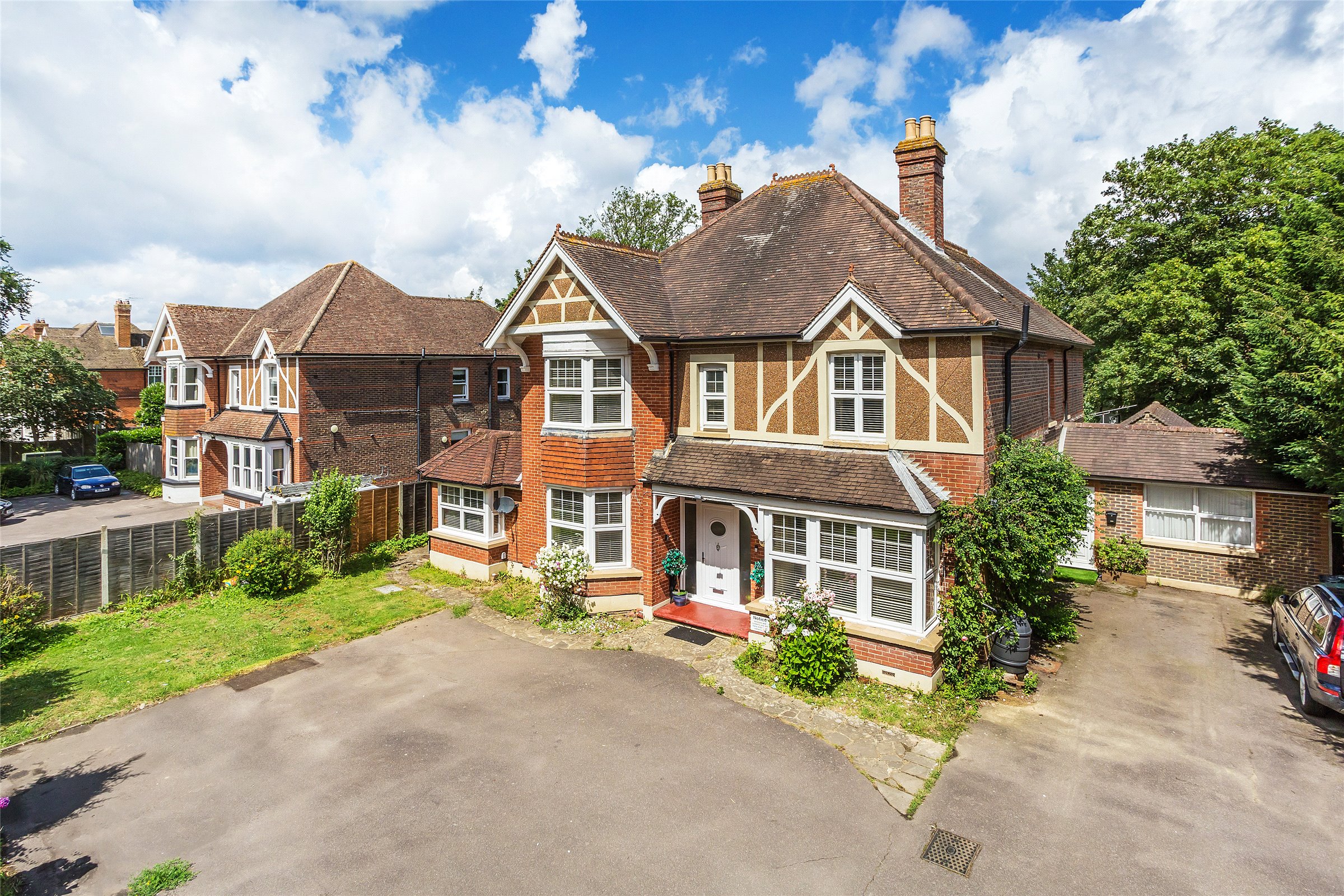 8 bedroom detached house for sale 0