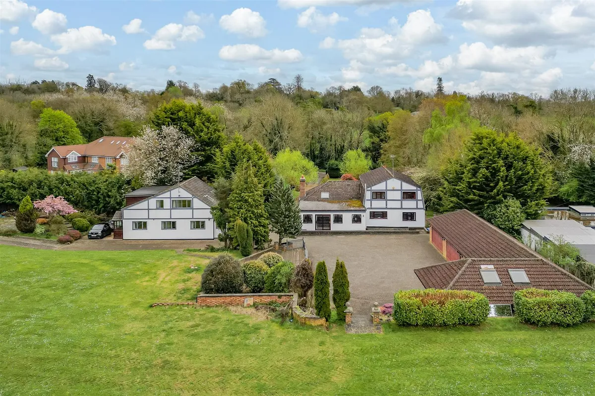 1 bedroom detached house for sale 0