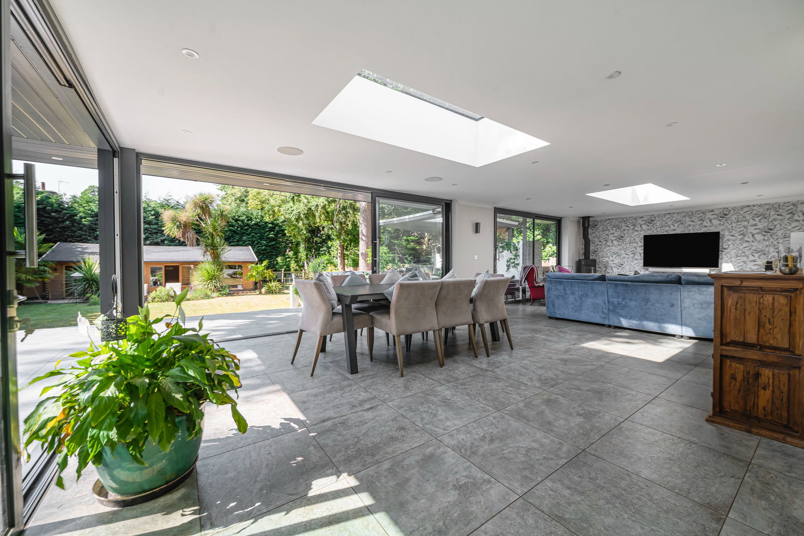 5 bedroom detached house for sale 0