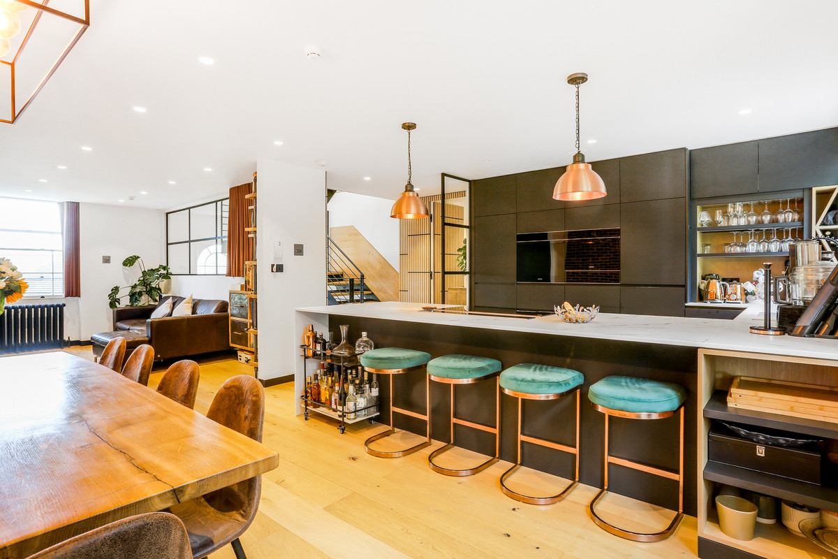 3 bedroom maisonette for sale 0