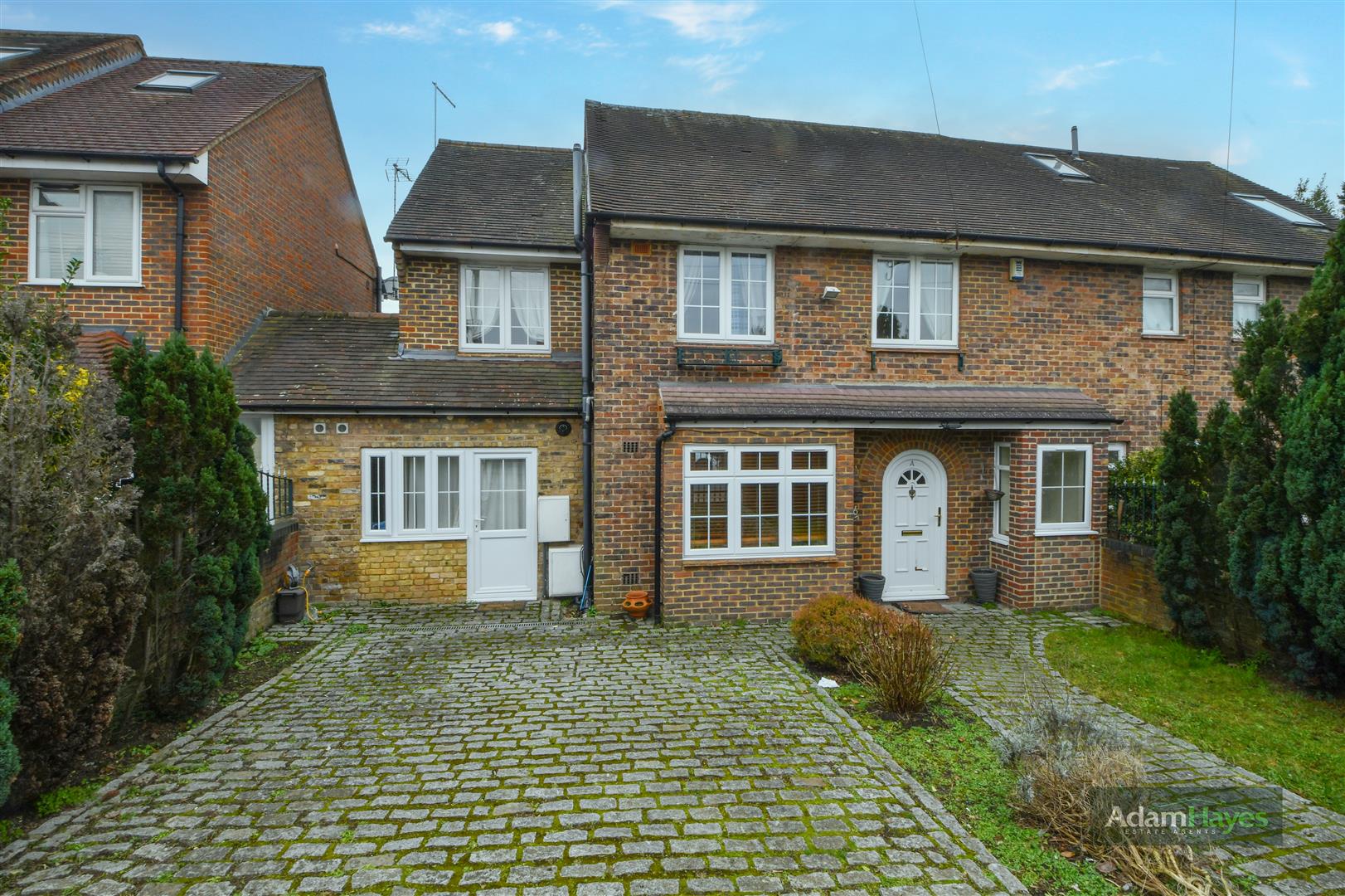 4 bedroom semi-detached house for sale 0