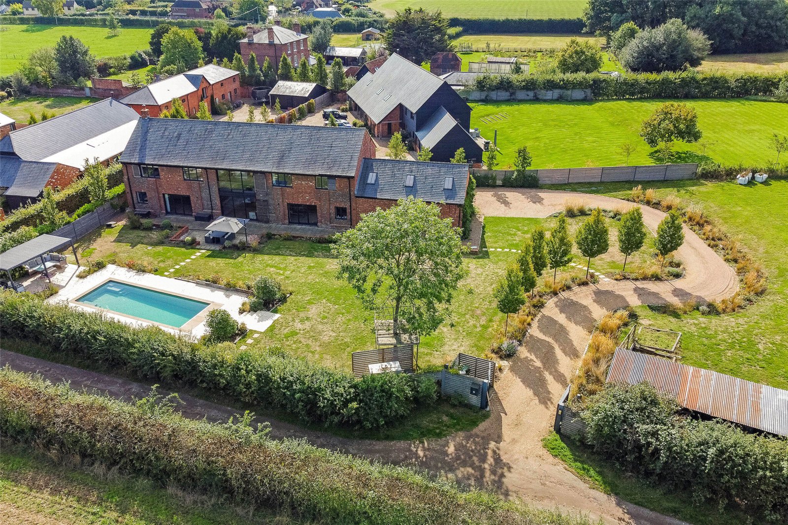 6 bedroom detached house for sale 0