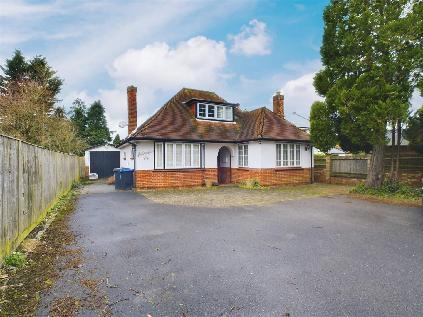 12, Meadow Lane, Slough photo 3