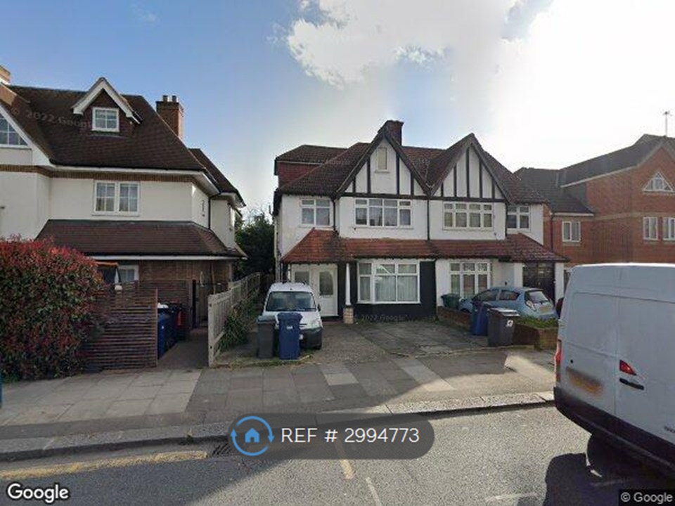 B Edgwarebury Lane, Edgware photo 2