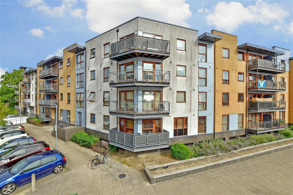 2-bed flat on Commonwealth Drive Three Bridges, Crawley, £139,000