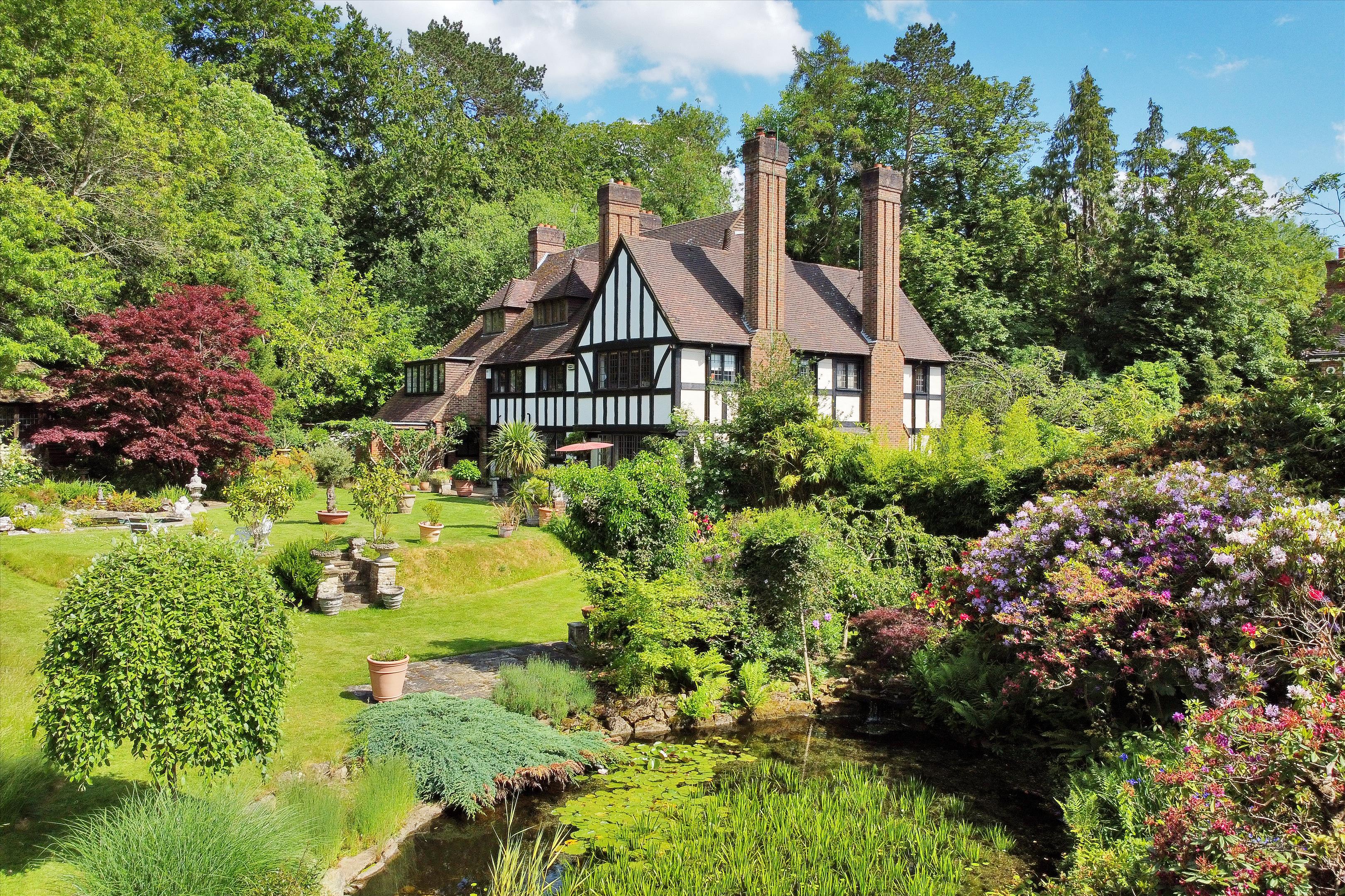 8 bedroom town house for sale 0