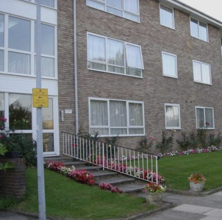 Flat 2 The Pines,, The Pines, London photo 5