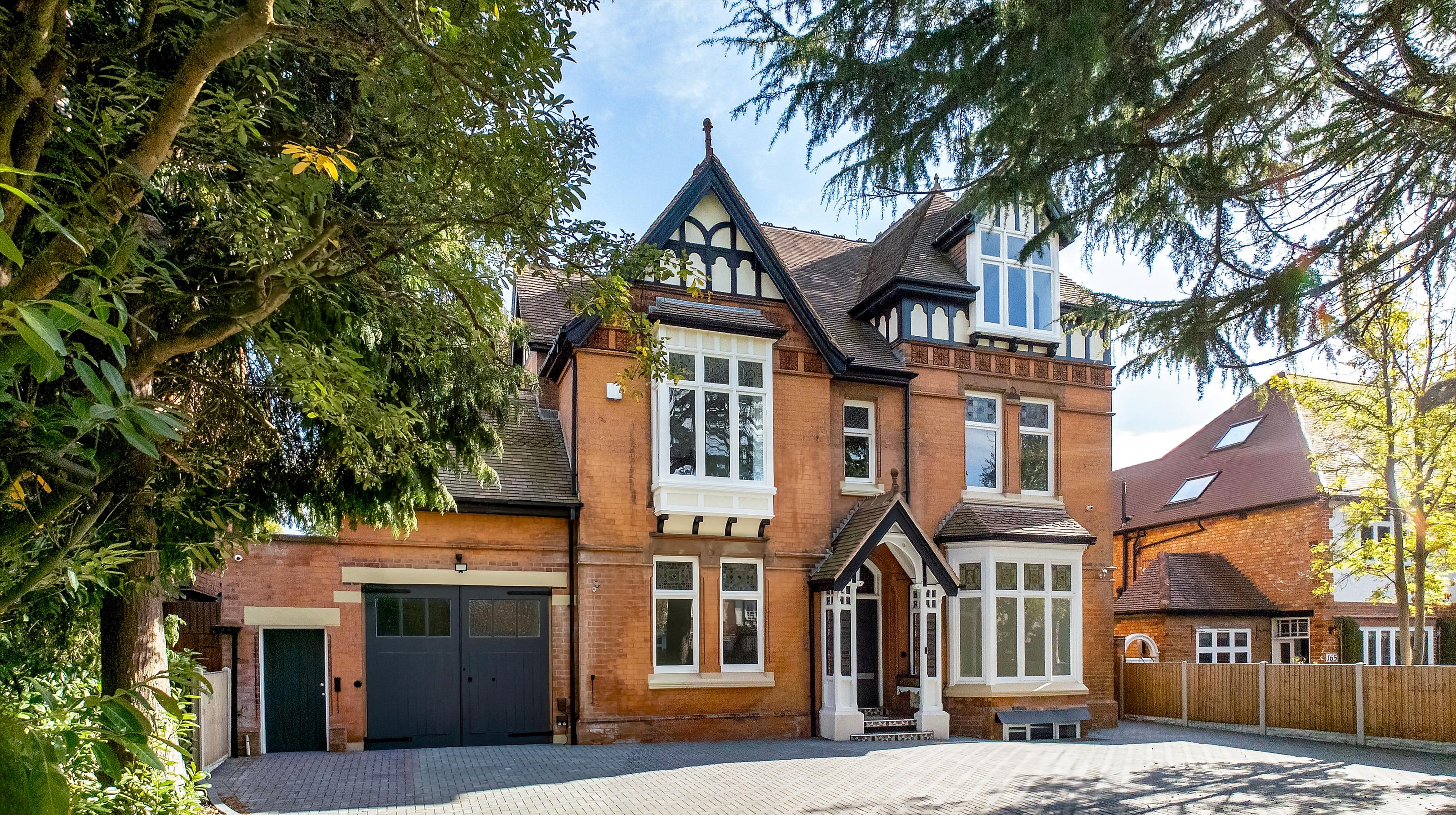 5 bedroom end terrace house for sale