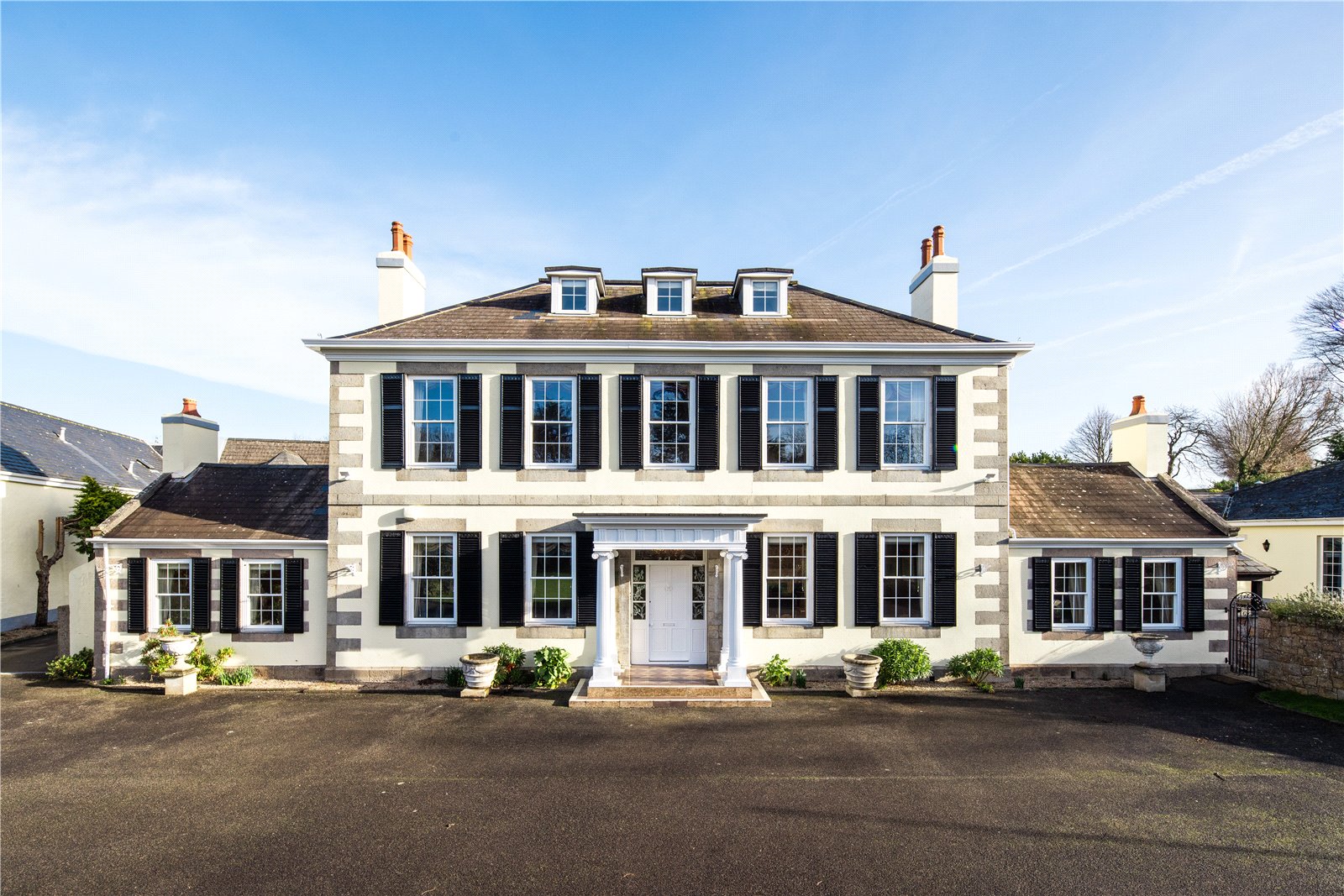 8 bedroom detached house for sale 0