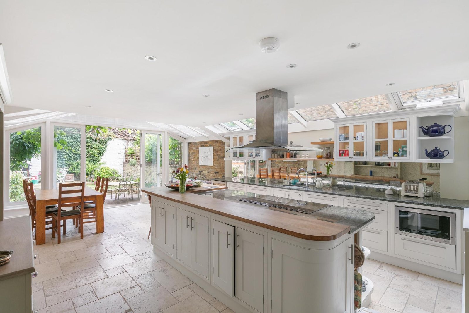 Best Coastal Towns to Buy Property in the UK