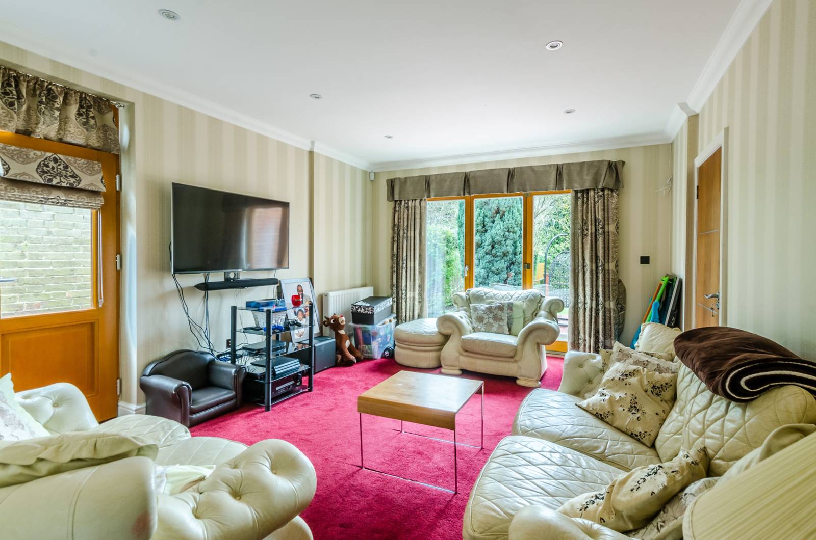 Photos of Castlemaine Avenue, South Croydon CR2 61775975 PrimeLocation