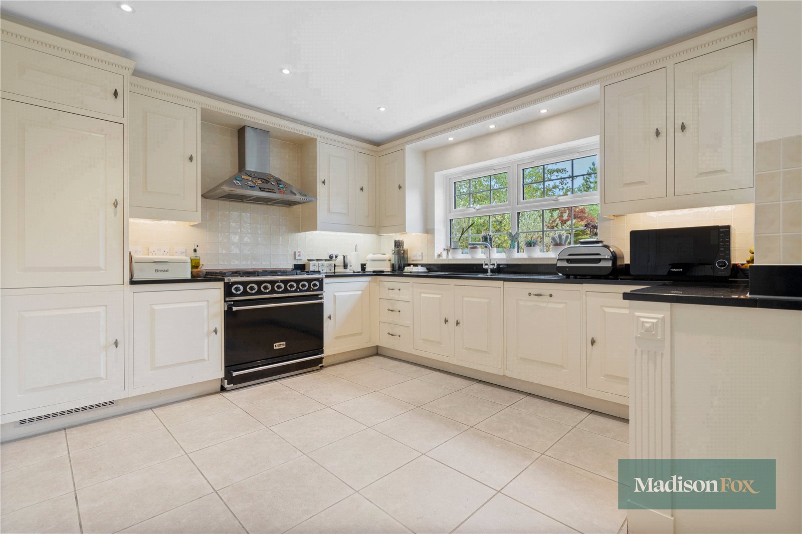 5 bedroom detached house for sale 0