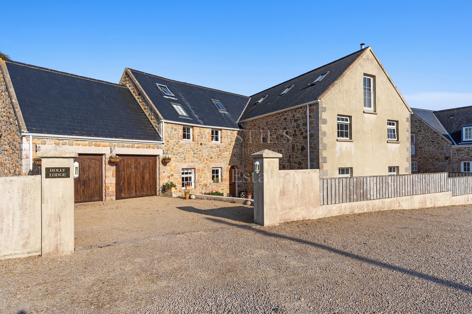 5 bedroom detached house for sale 0