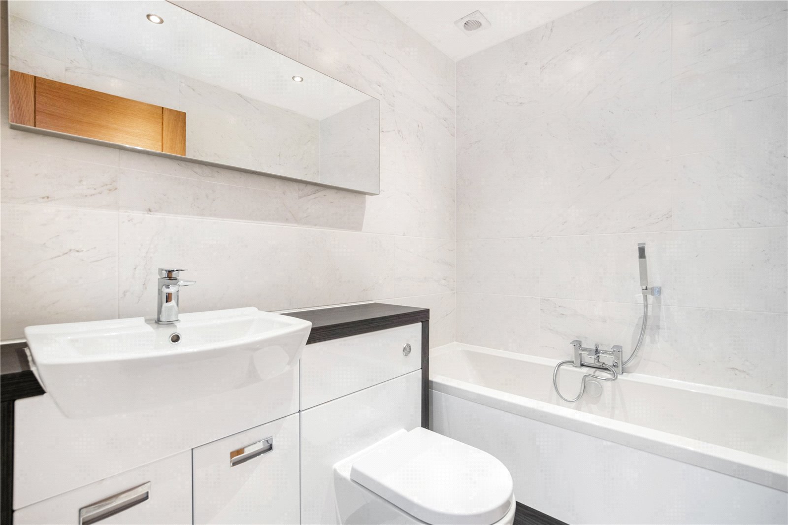 Photos of Silverholm Drive, Cleghorn, Lanark ML11 64381883