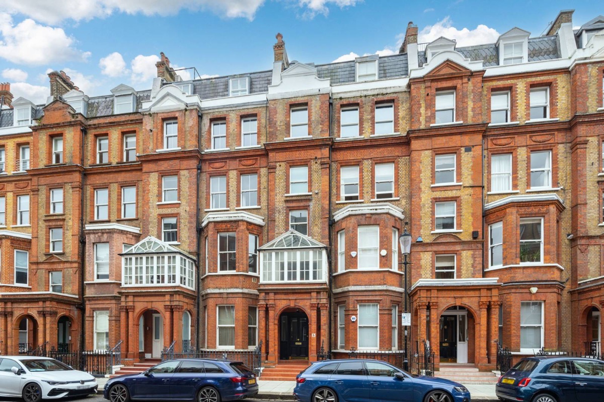 3 bedroom flat for sale 0