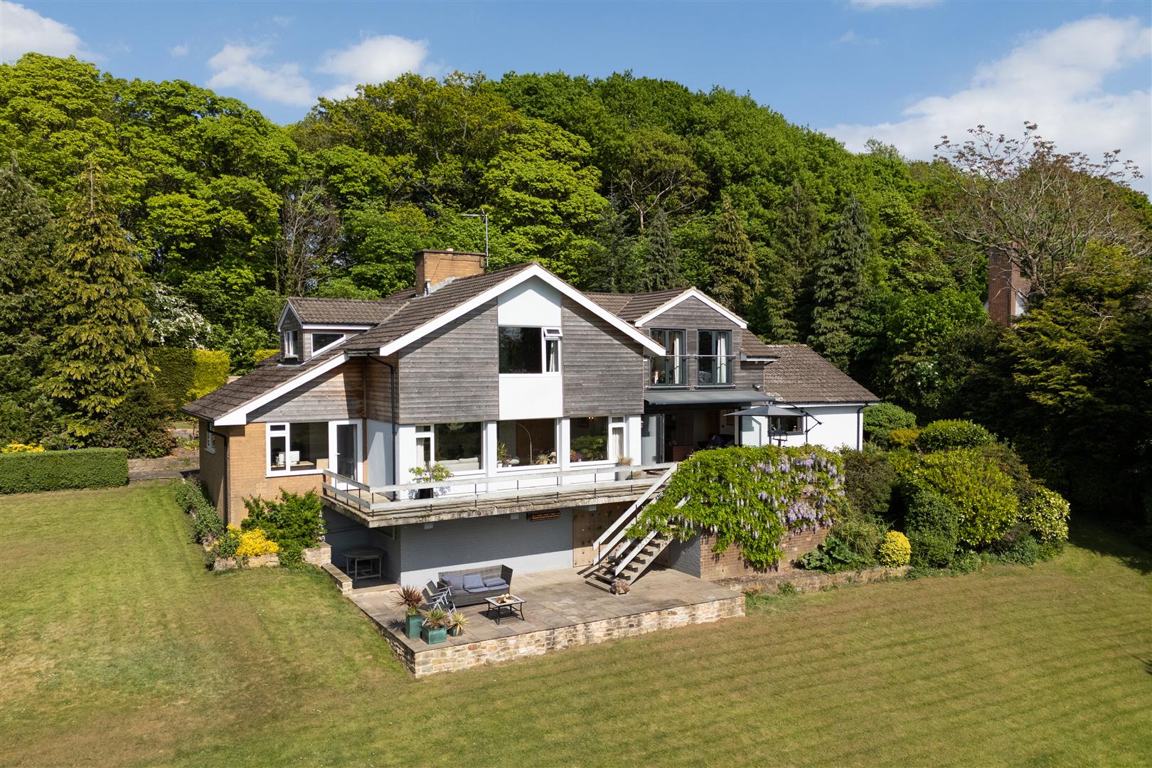 6 bedroom detached house for sale 0