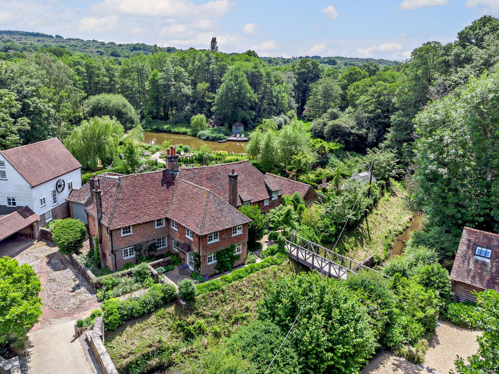 6 bedroom detached house for sale 0