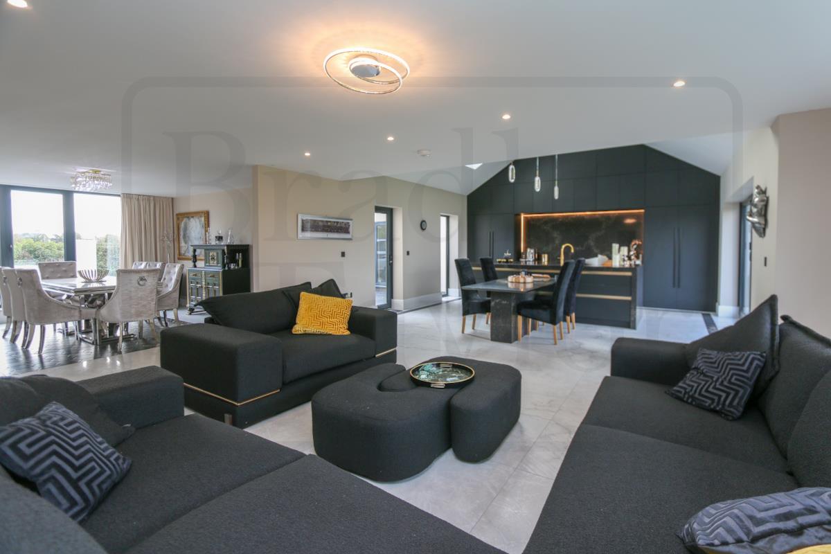 6 bedroom detached house for sale 0