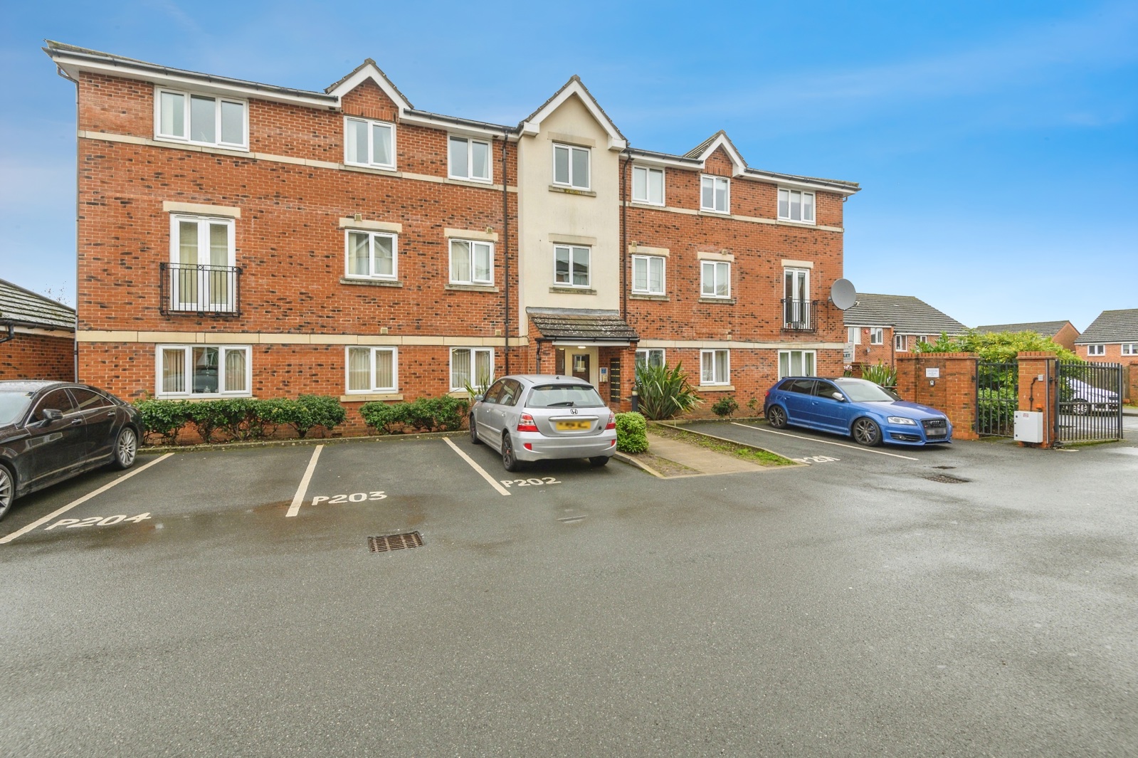 2 bed flat for sale