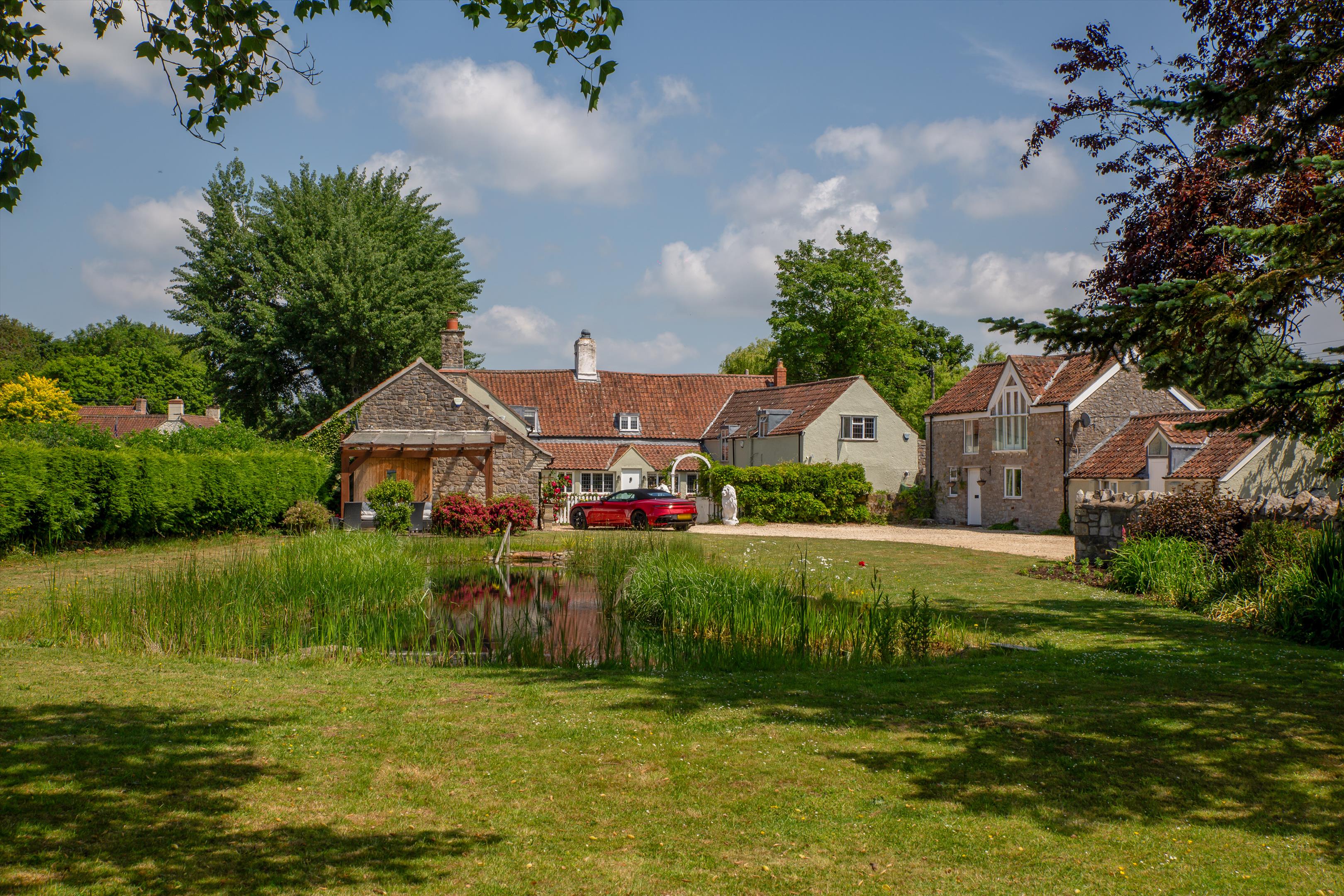 6 bedroom detached house for sale 0