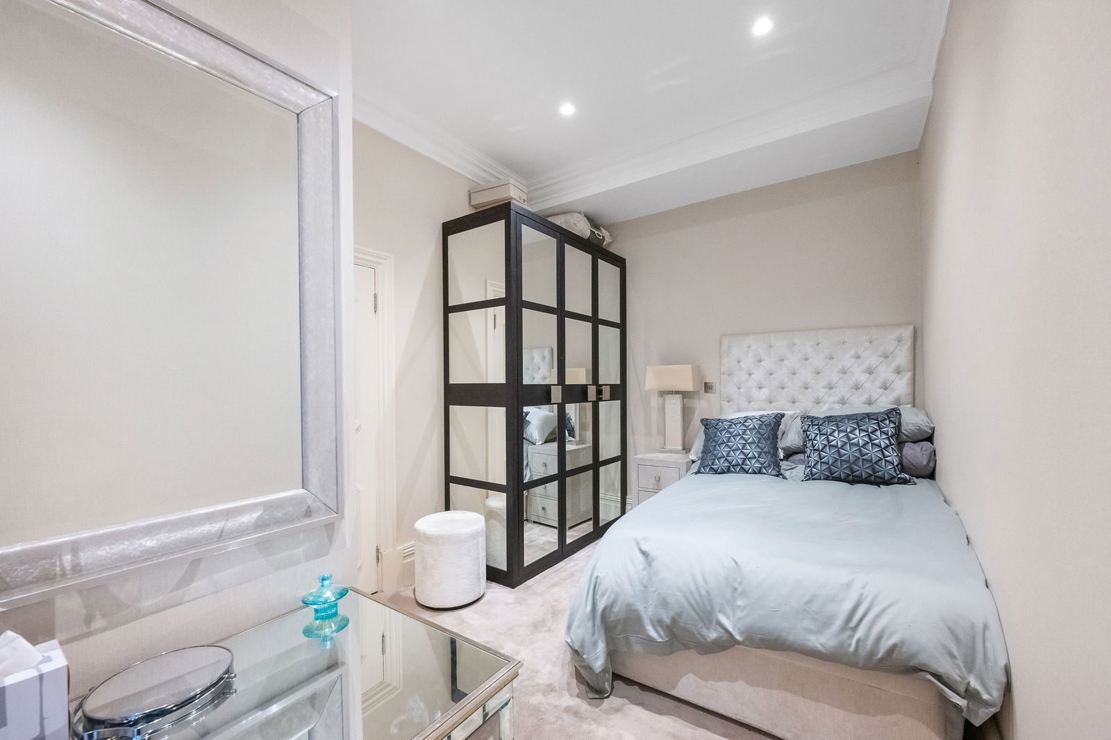 2 bedroom flat for sale 0