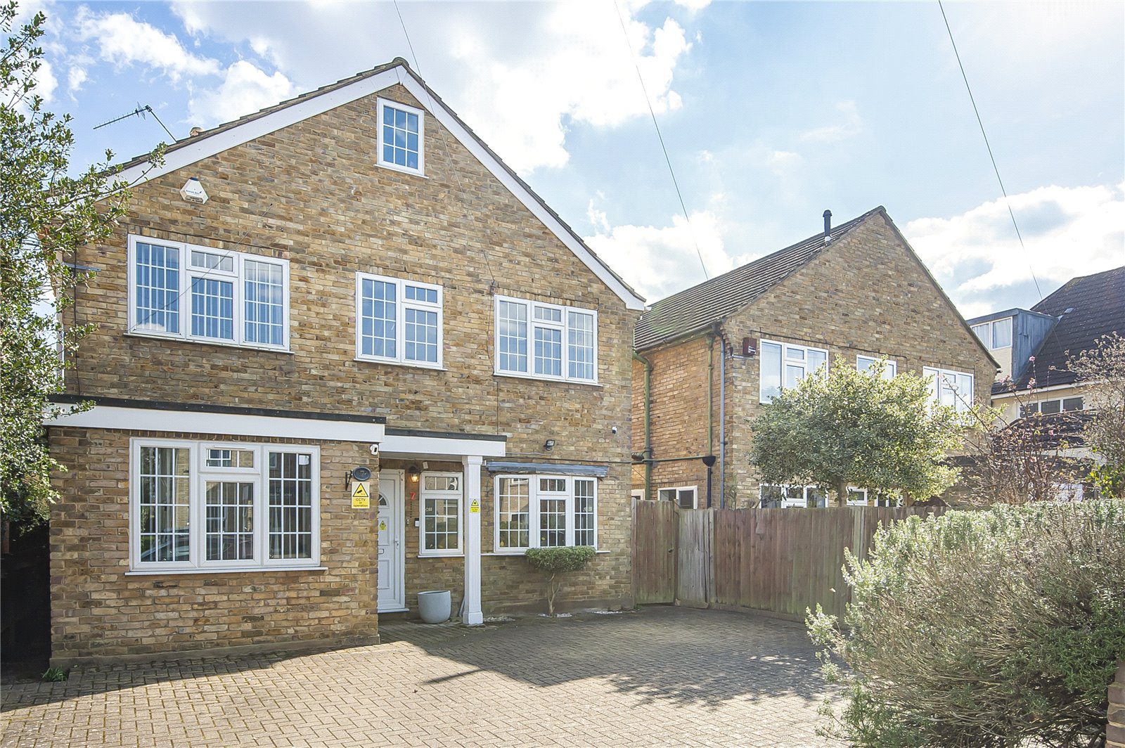 5 bedroom detached house for sale 0