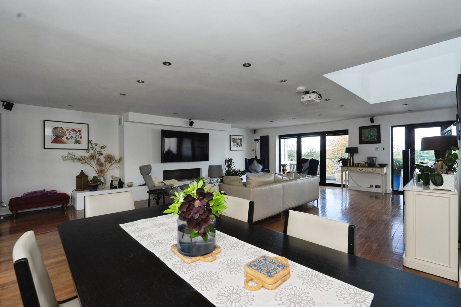 4 bedroom detached house for sale 0