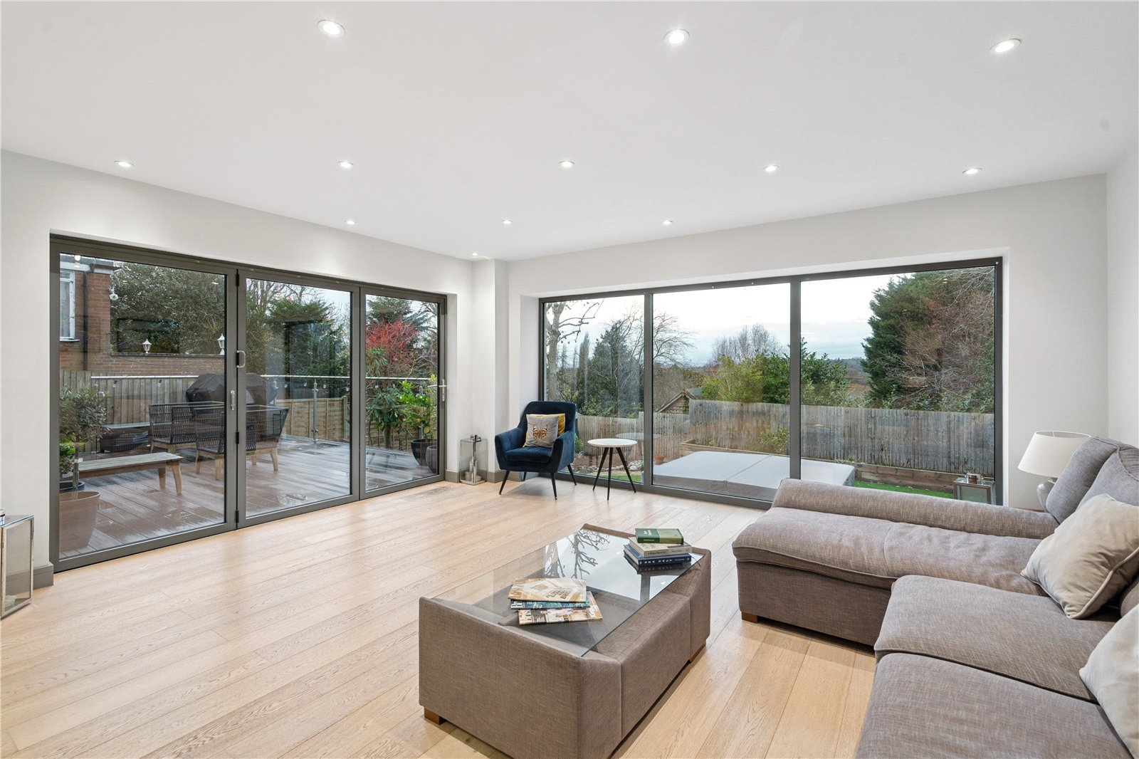 5 bedroom detached house for sale 0