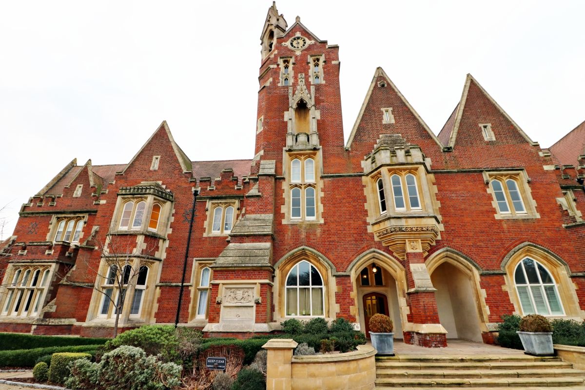 3 Bedrooms Flat for sale in The Galleries, Warley, Brentwood CM14