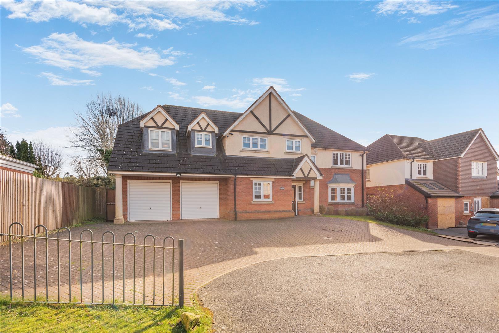 4 bedroom detached house for sale in Hayling Island