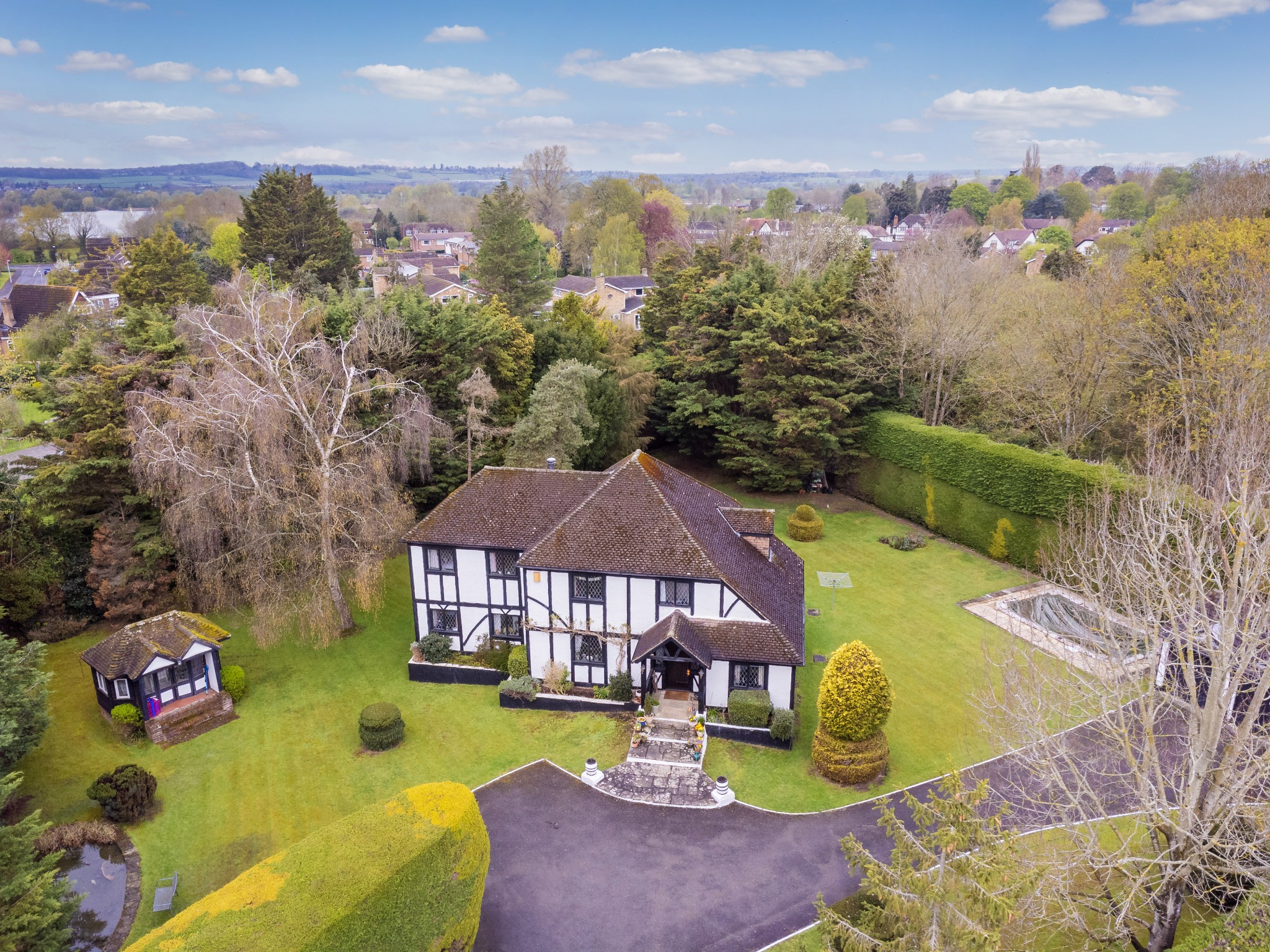 4 bedroom detached house for sale 0