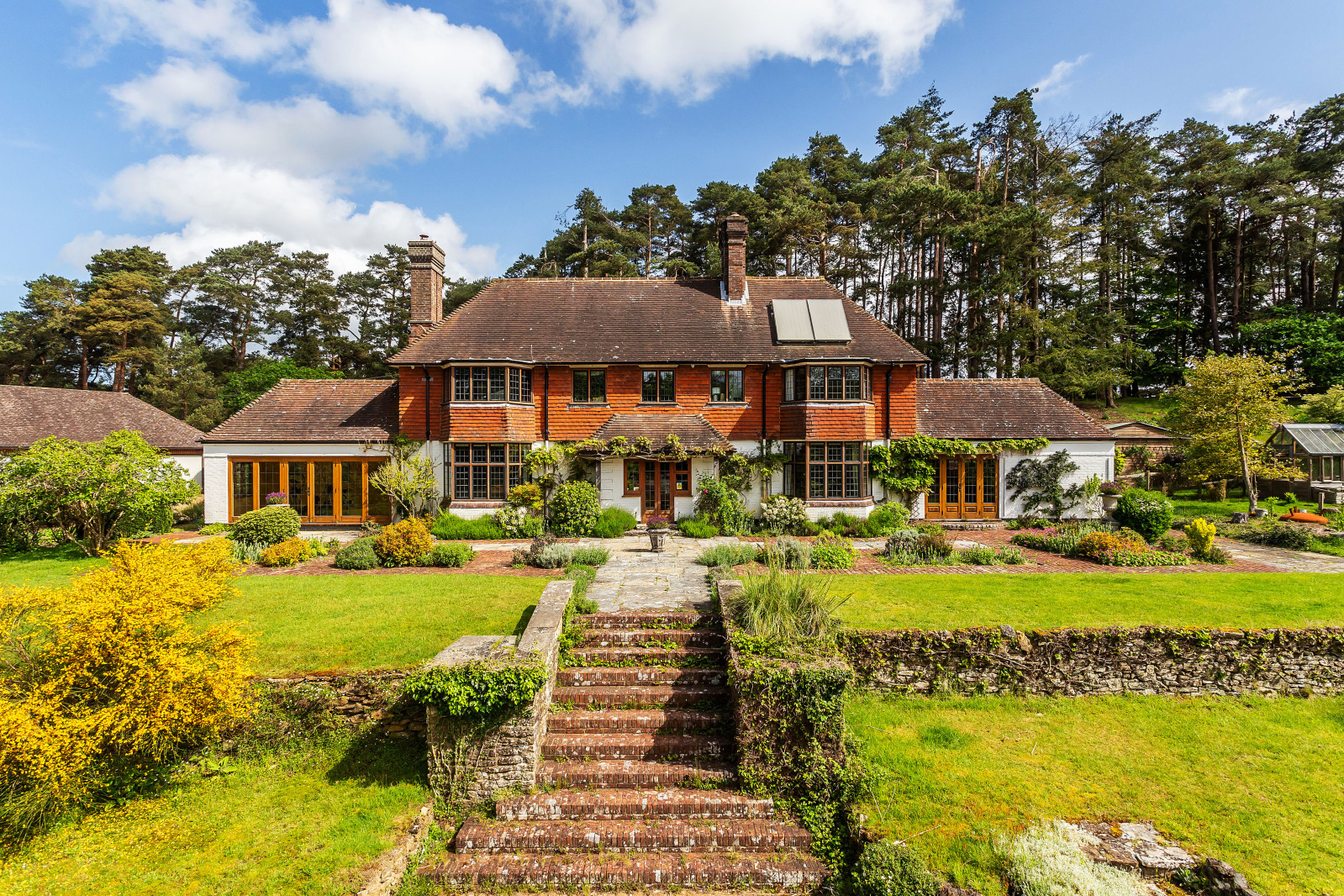 5 bedroom detached house for sale 0