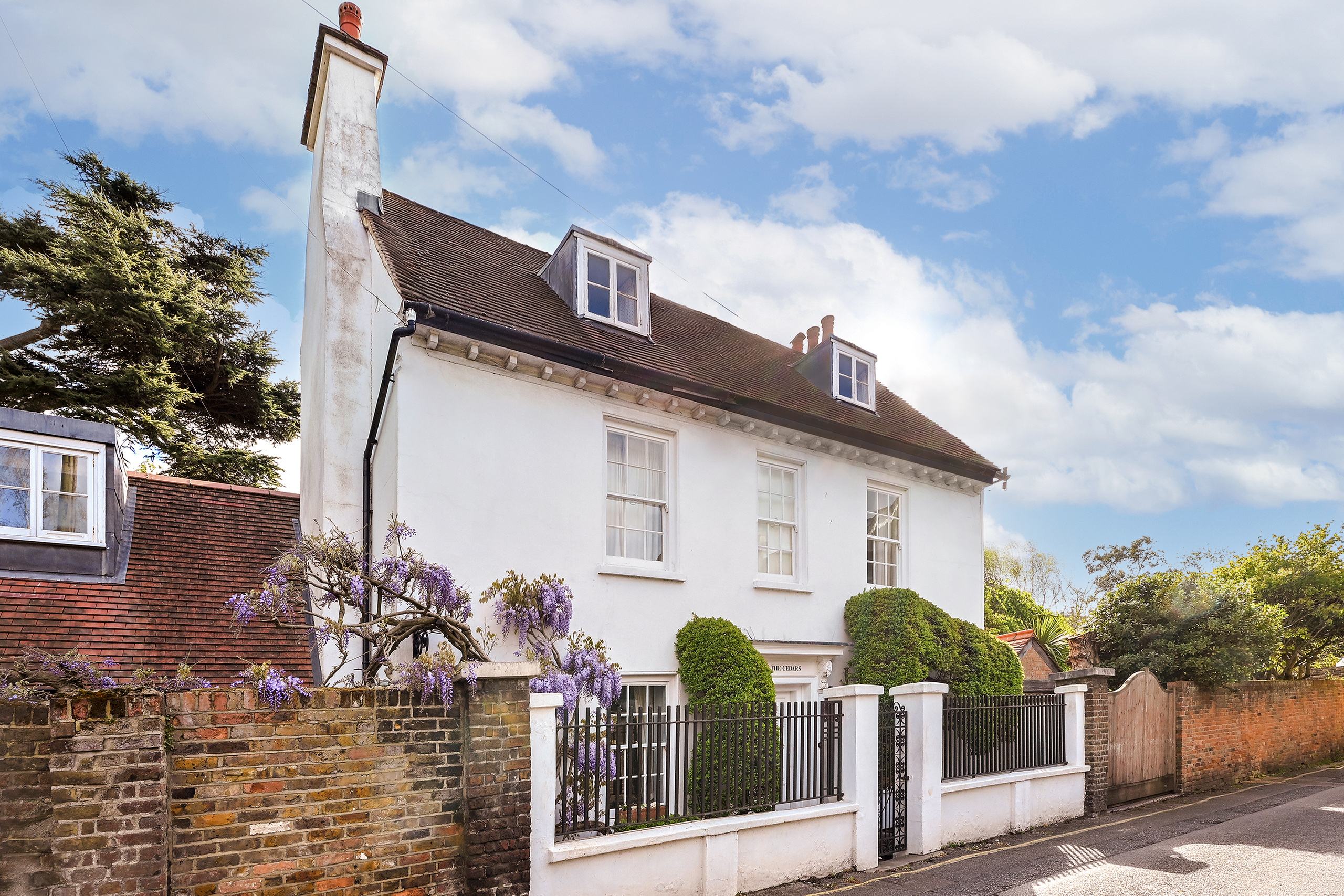 2 bedroom maisonette for sale