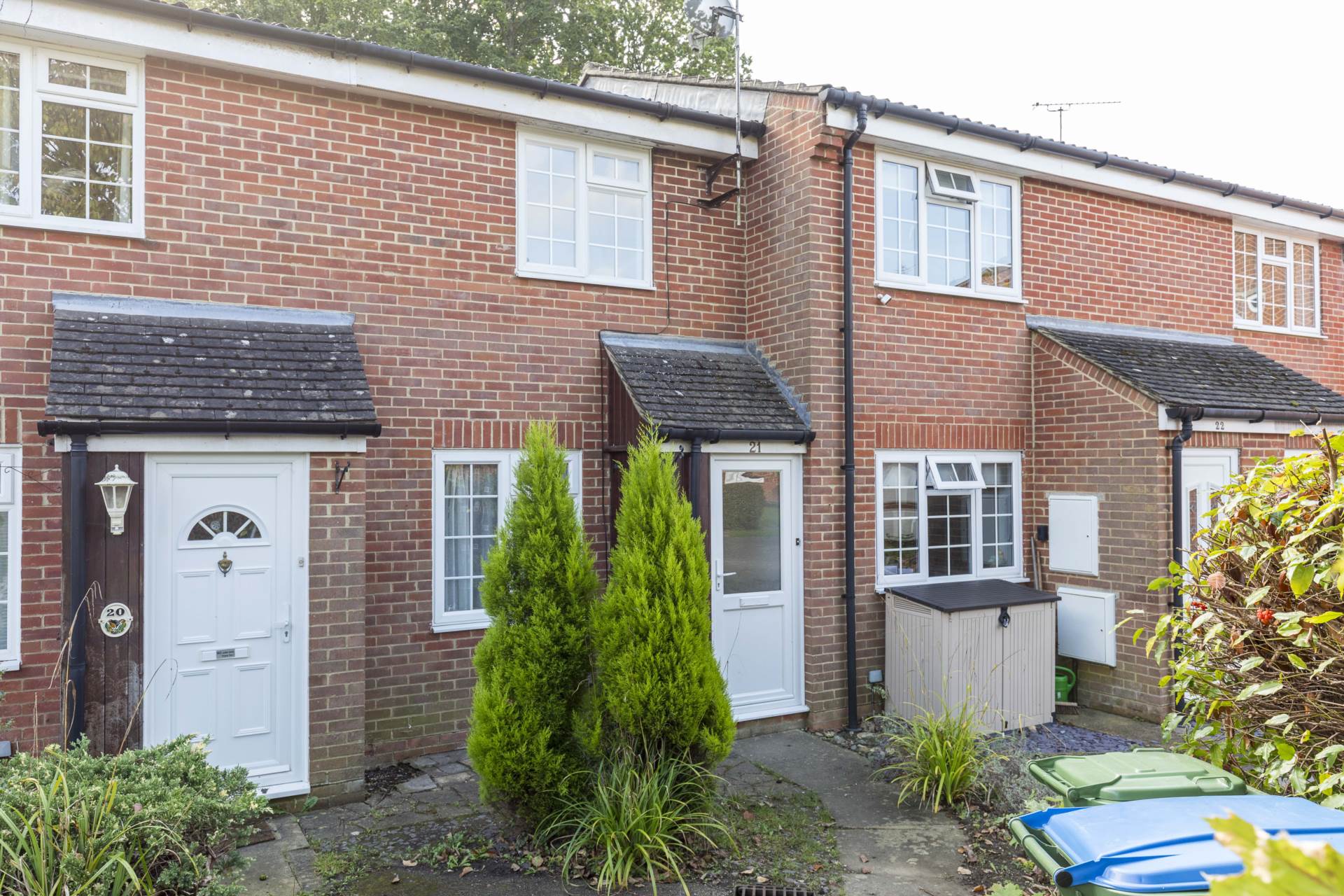 2-bed terraced on 21, Woodhatch, Horsham, £290,000