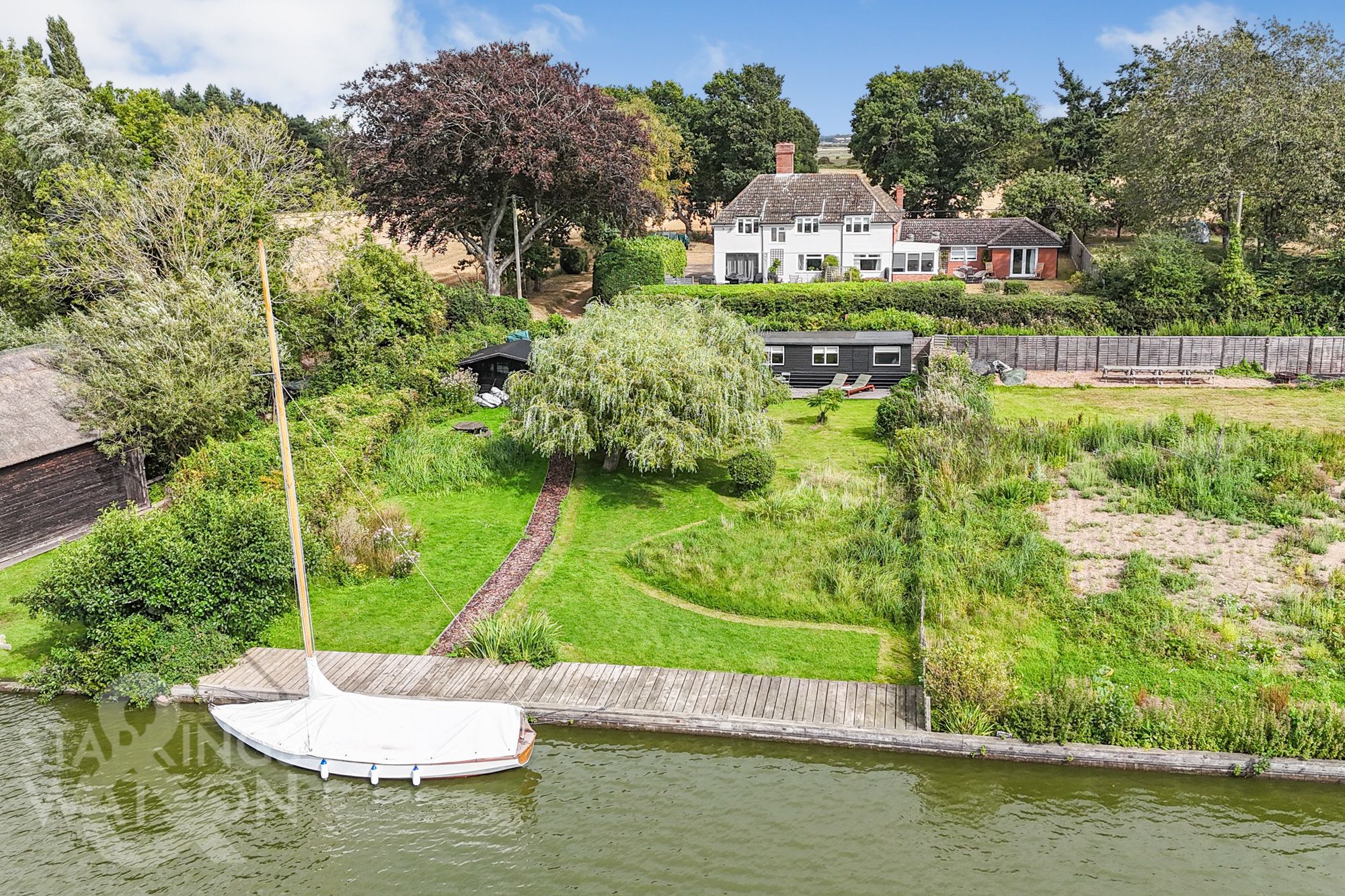 5 bedroom detached house for sale 0