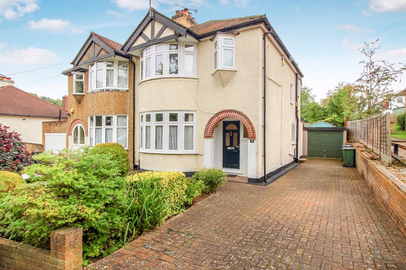 Free property report 19 New Barn Lane, Whyteleafe, CR3 0EX Chimnie