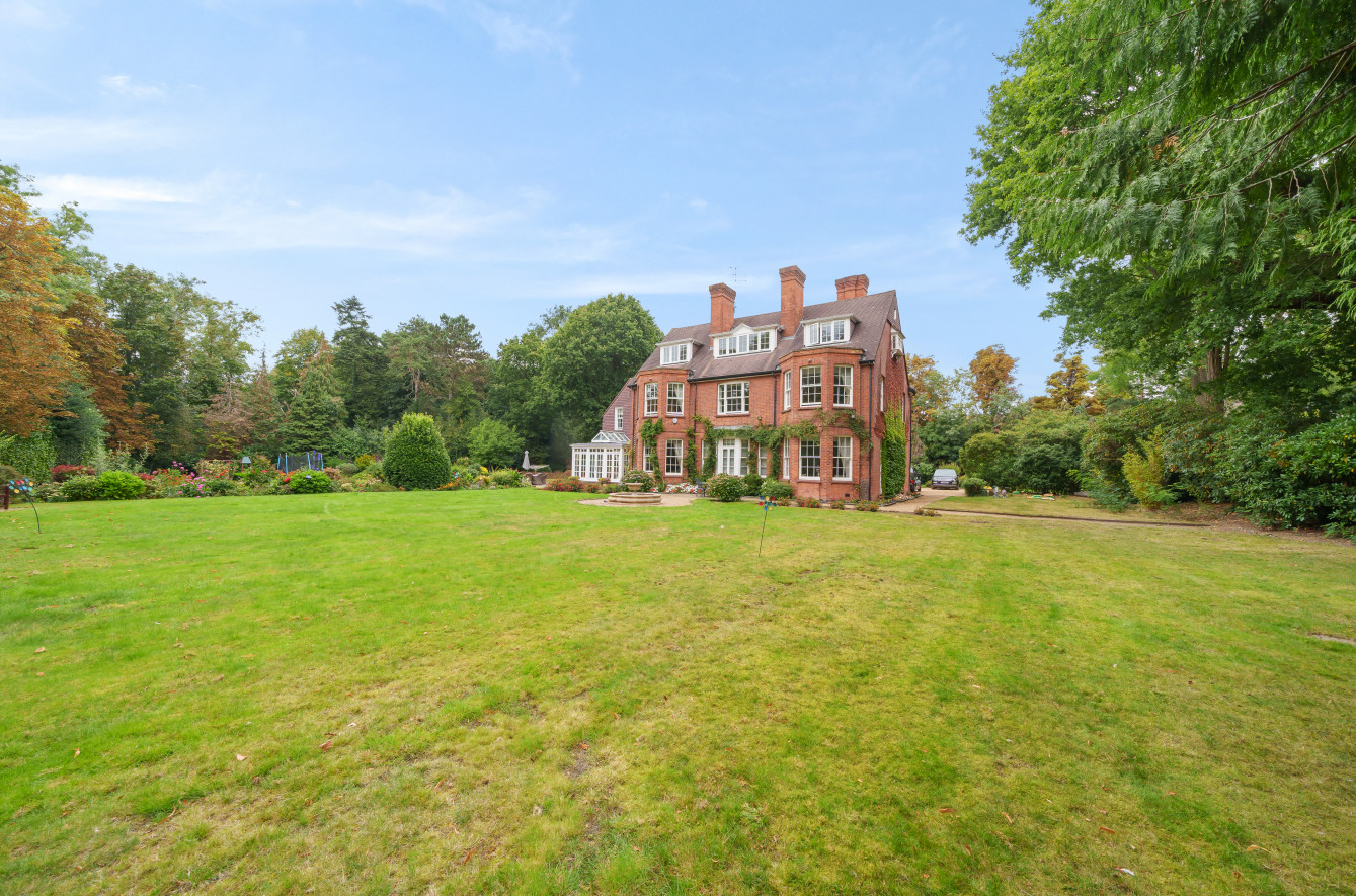 7 bedroom detached house for sale 0