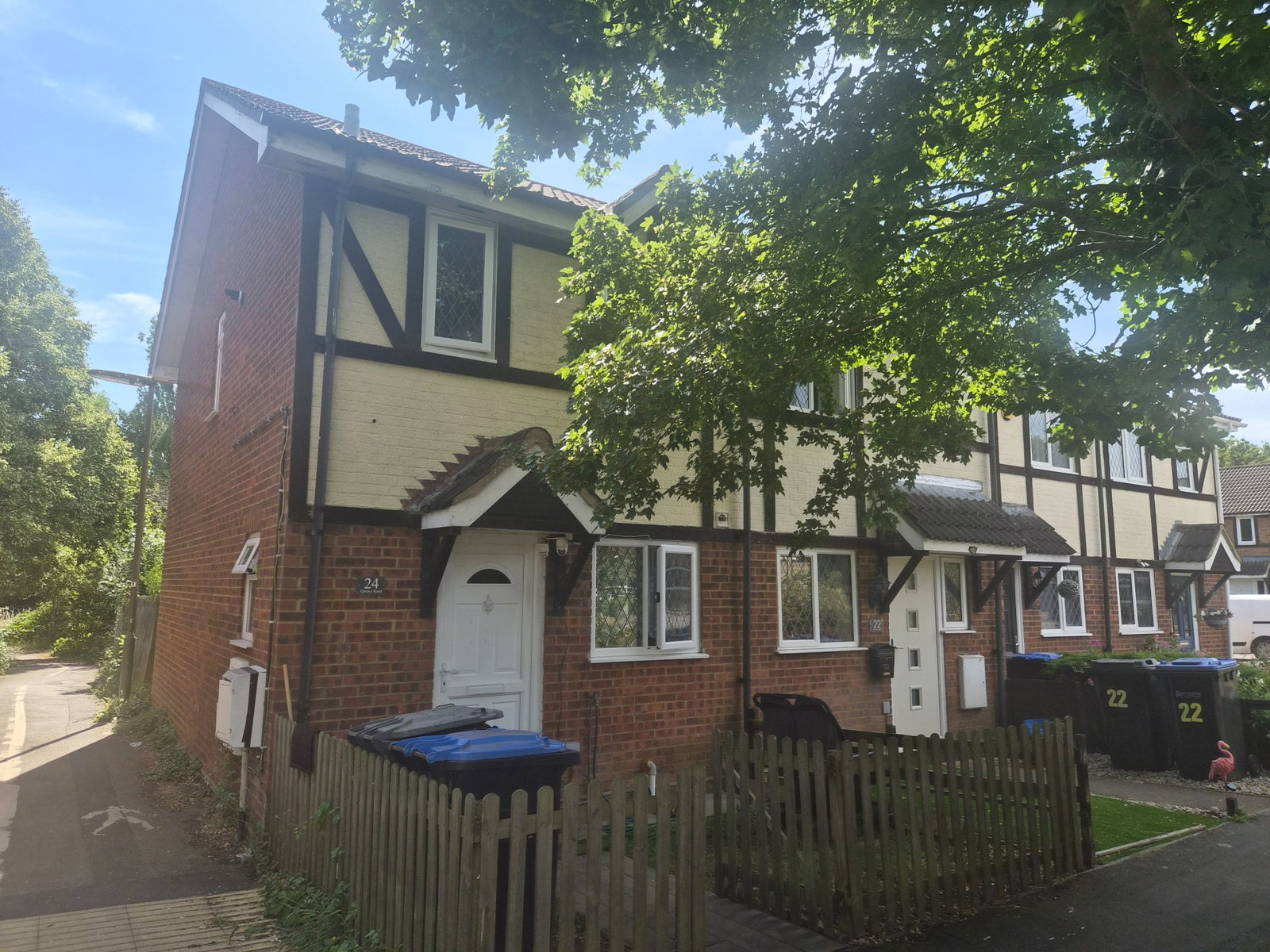 24, Quincy Road, Egham photo 2