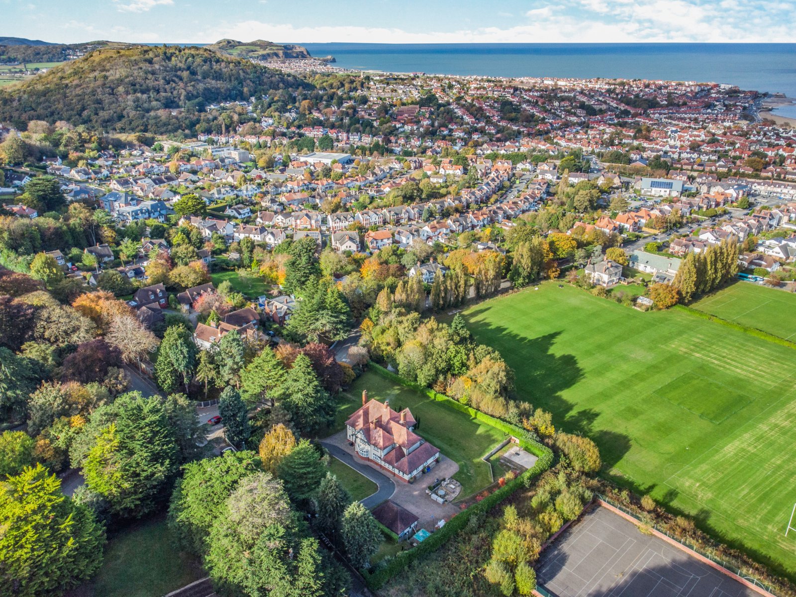 6 bedroom detached house for sale 0