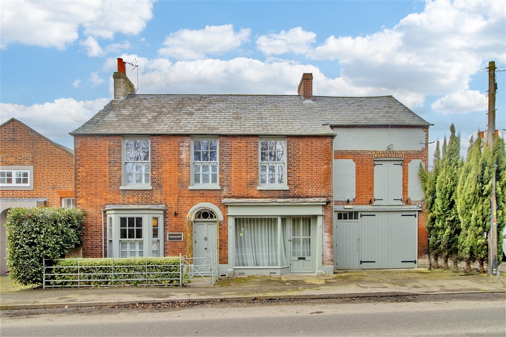 6 bedroom link-detached house for sale 0