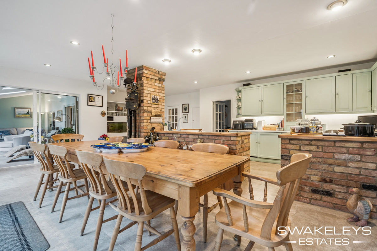 3 bedroom detached house for sale 0