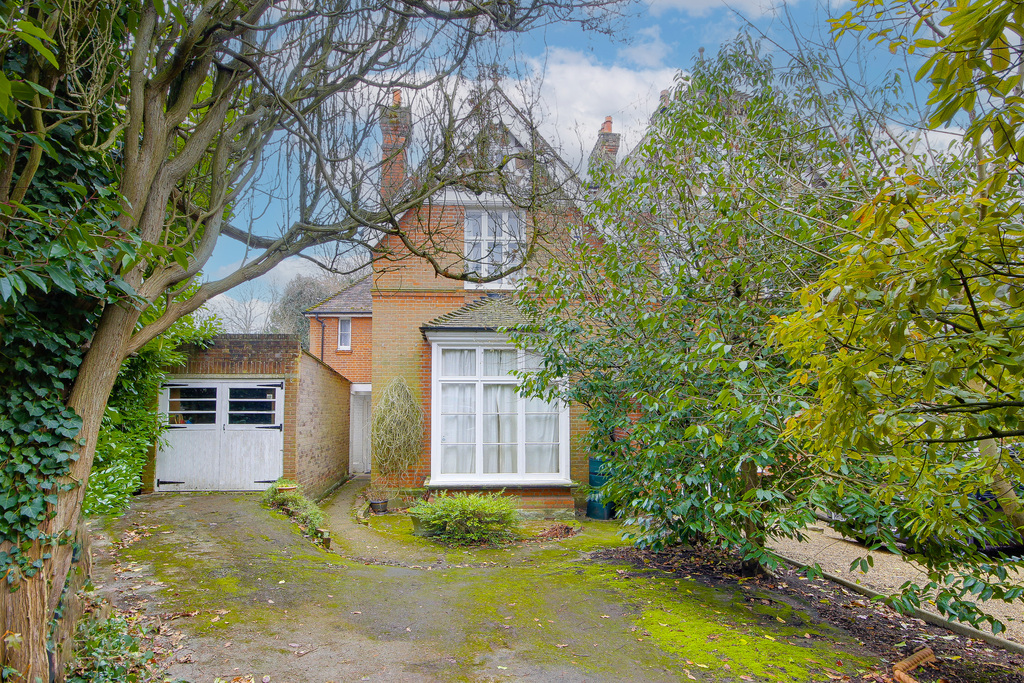 3 bedroom semi-detached house for sale 0