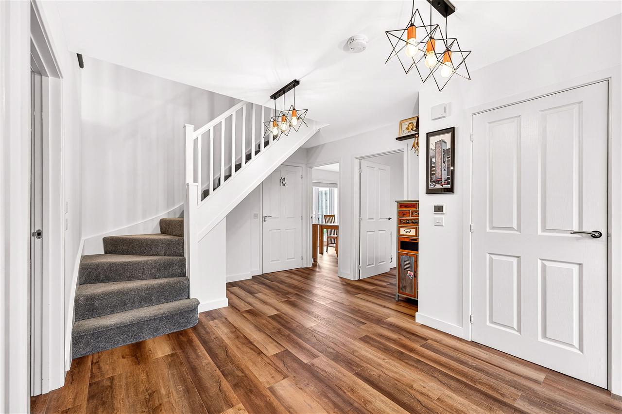 20, Brotherton Forest, Livingston photo 3