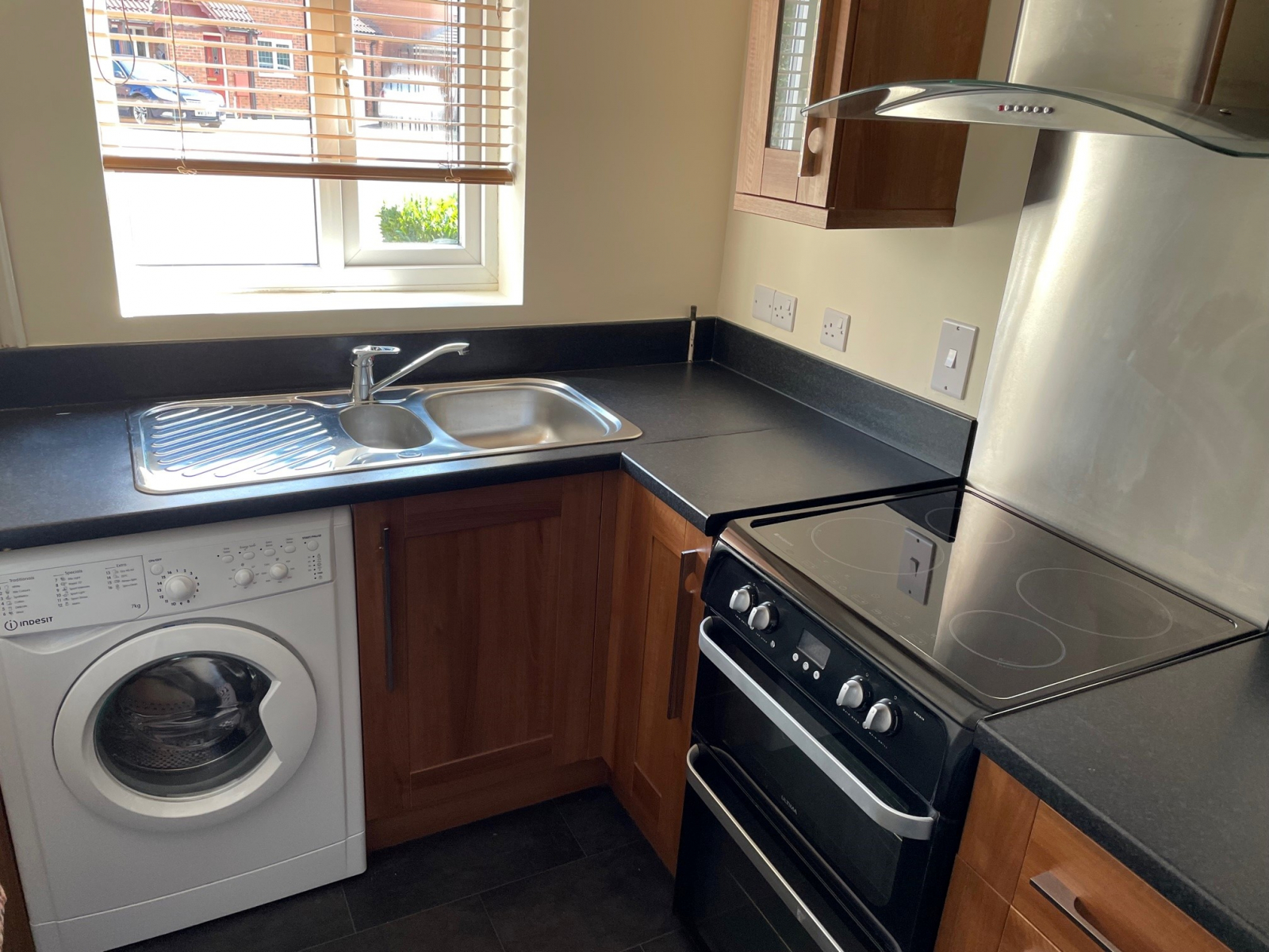 15 Freswick Close, Hinckley photo 3